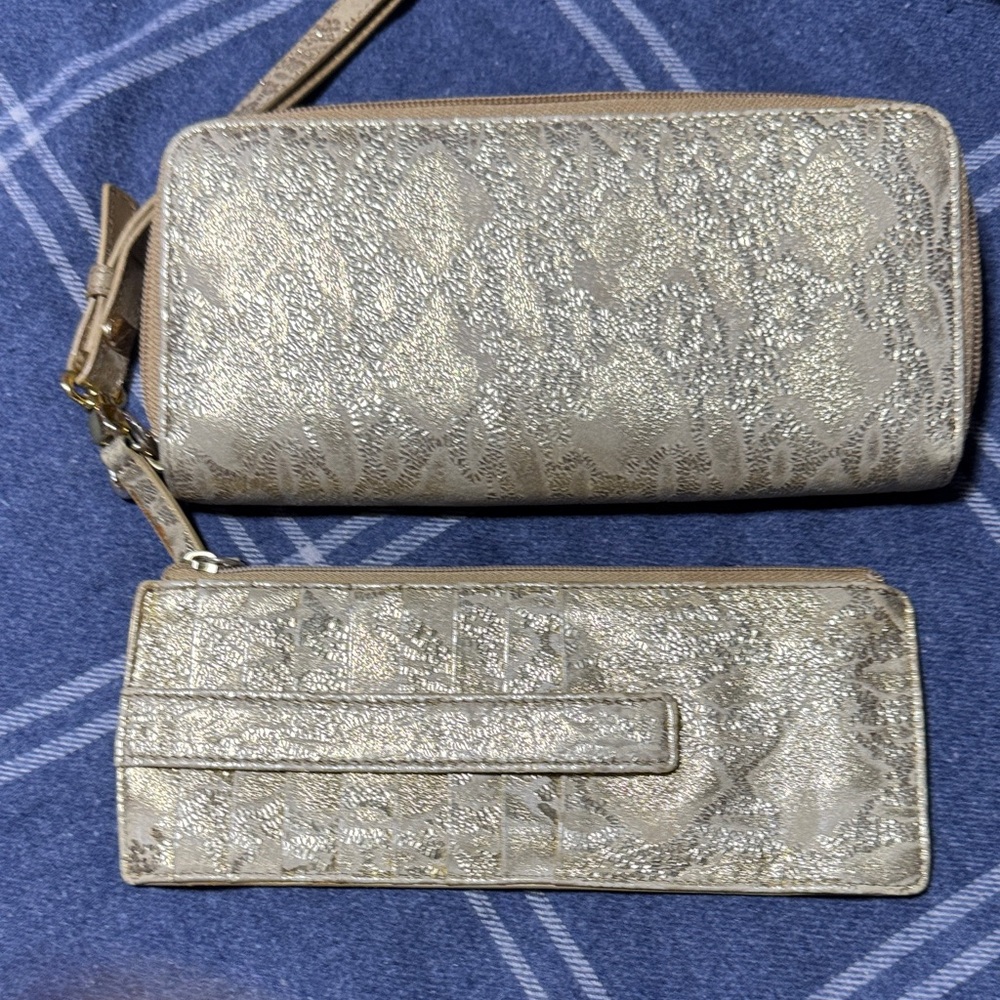 Elegant Gold Women's Clutch Set